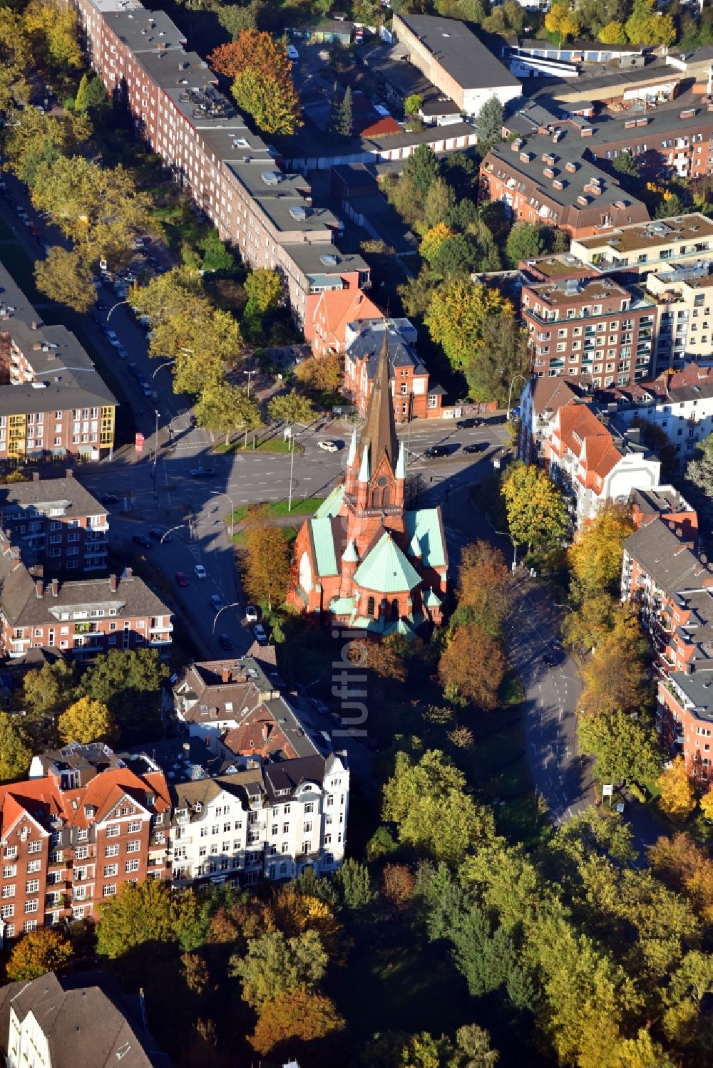 Luftbild Hamburg - Kirchengebäude der Kreuzkirche Ottensen im Ortsteil Altona in Hamburg, Deutschland