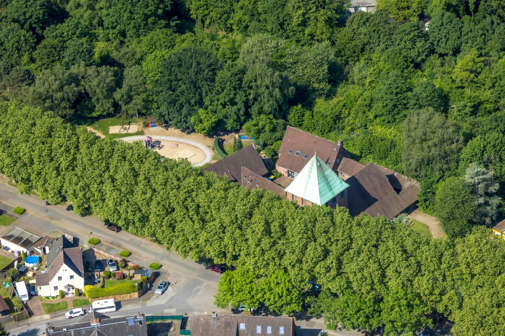 Luftaufnahme Gladbeck - Kirchengebäude St. Lamberti Filialkirche St. Elisabeth in Gladbeck im Bundesland Nordrhein-Westfalen, Deutschland