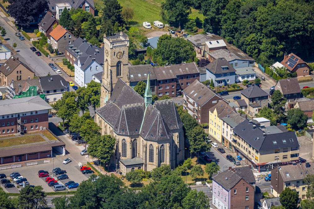 Castrop-Rauxel von oben - Kirchengebäude St. Lambertus in Castrop-Rauxel im Bundesland Nordrhein-Westfalen, Deutschland