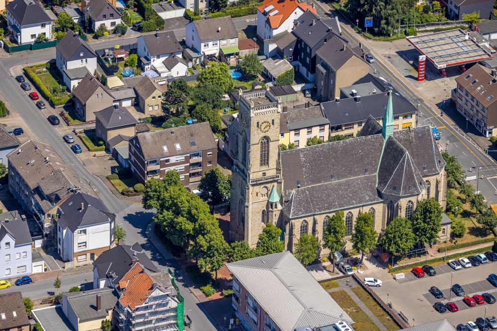 Castrop-Rauxel aus der Vogelperspektive: Kirchengebäude St. Lambertus in Castrop-Rauxel im Bundesland Nordrhein-Westfalen, Deutschland