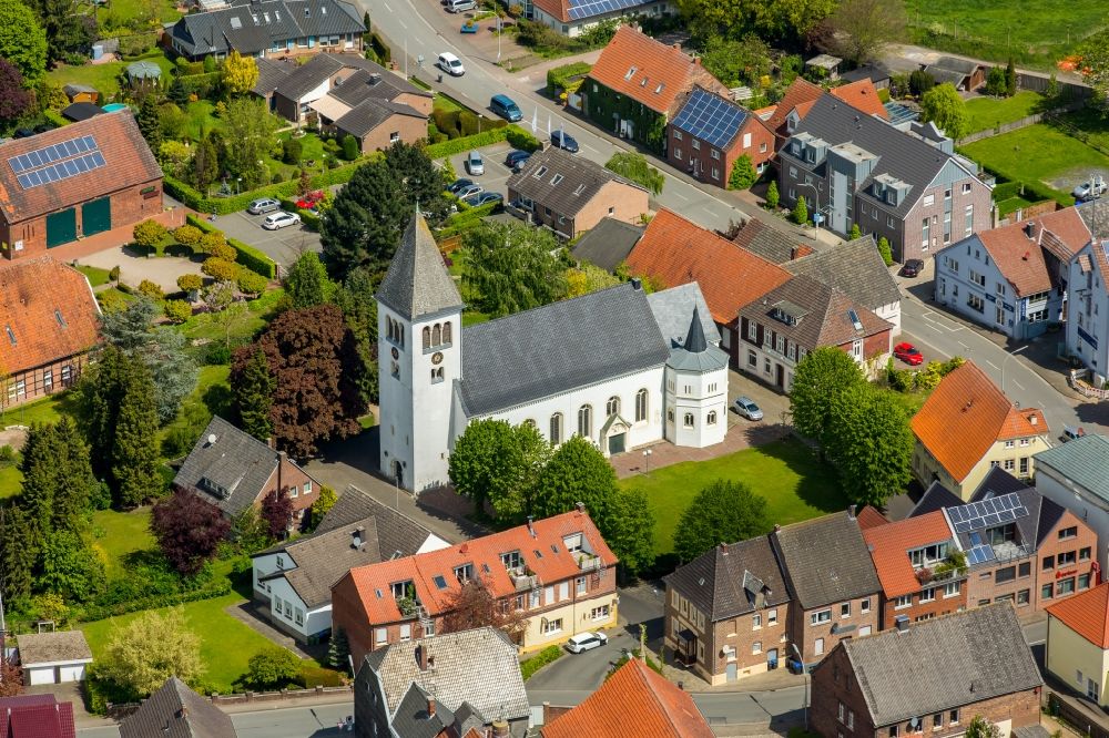 Luftbild Drensteinfurt - Kirchengebäude der St. Lambertus in Drensteinfurt im Bundesland Nordrhein-Westfalen, Deutschland