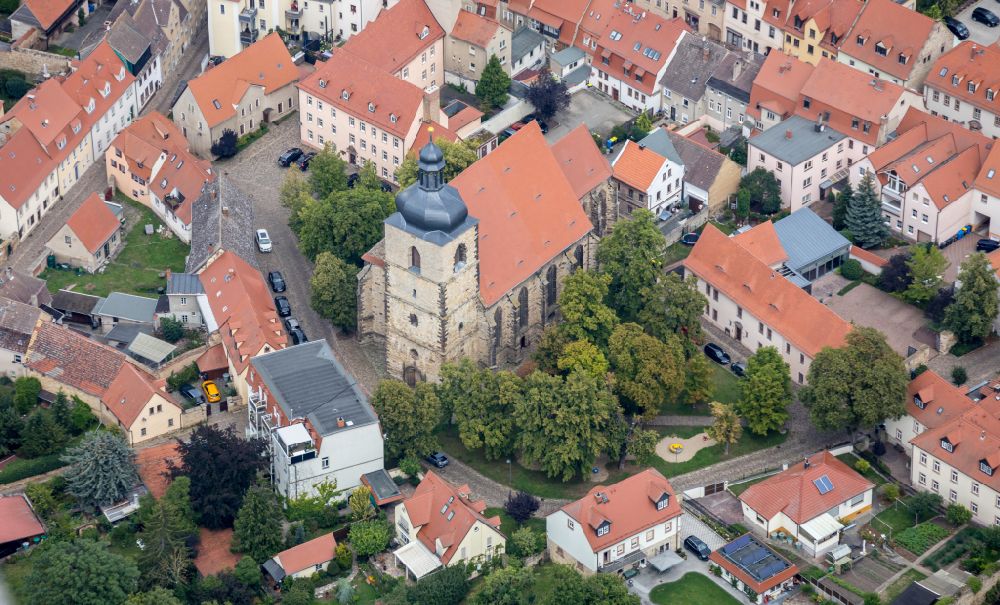 Querfurt von oben - Kirchengebäude St. Lamperti in Querfurt im Bundesland Sachsen-Anhalt, Deutschland