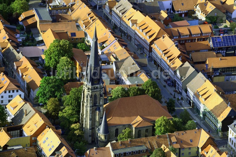 Luftaufnahme Wernigerode - Kirchengebäude Liebfrauenkirche im Altstadt- Zentrum in Wernigerode im Bundesland Sachsen-Anhalt, Deutschland