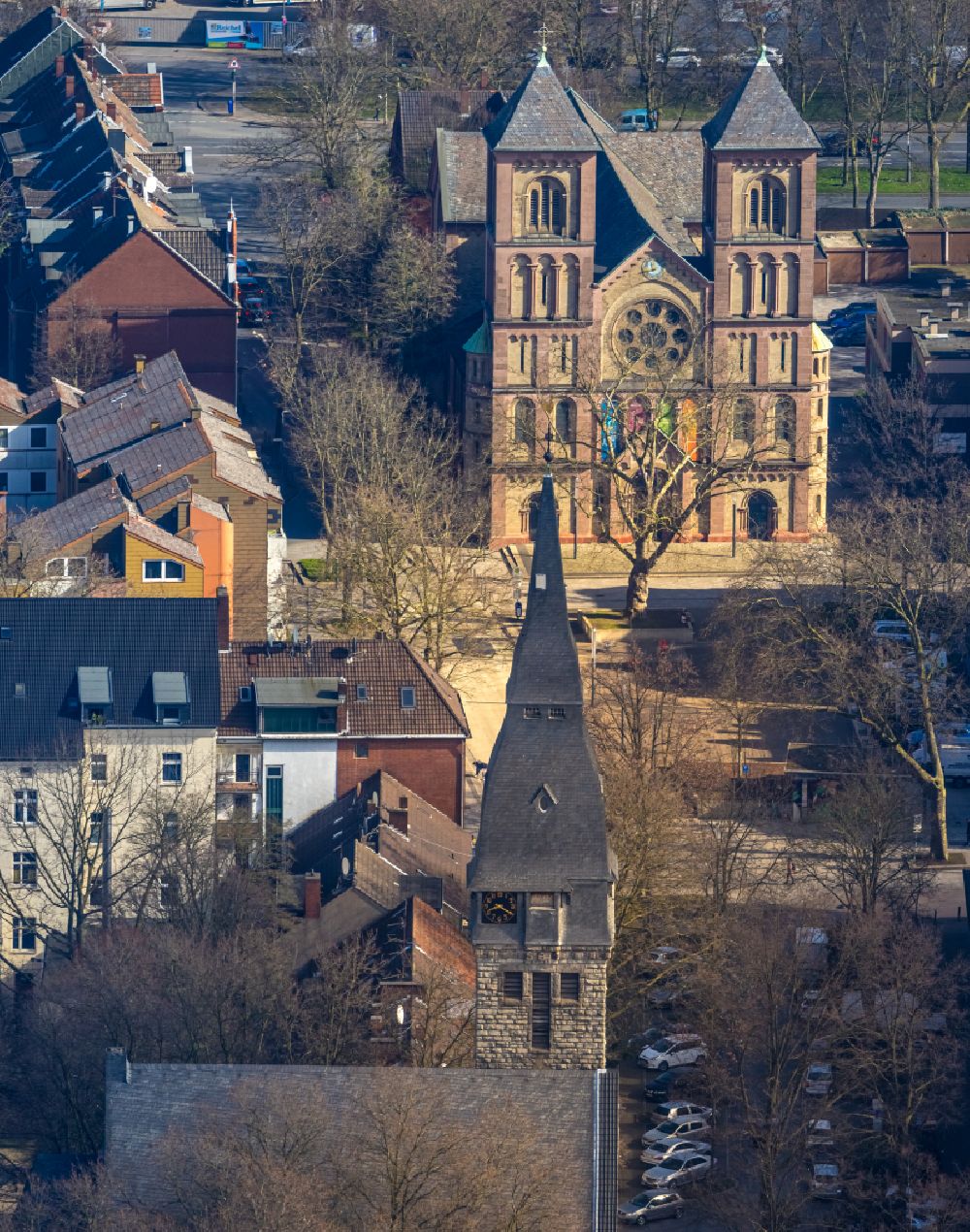 Gelsenkirchen von oben - Kirchengebäude Liebfrauenkirche im Ortsteil Neustadt in Gelsenkirchen im Bundesland Nordrhein-Westfalen, Deutschland