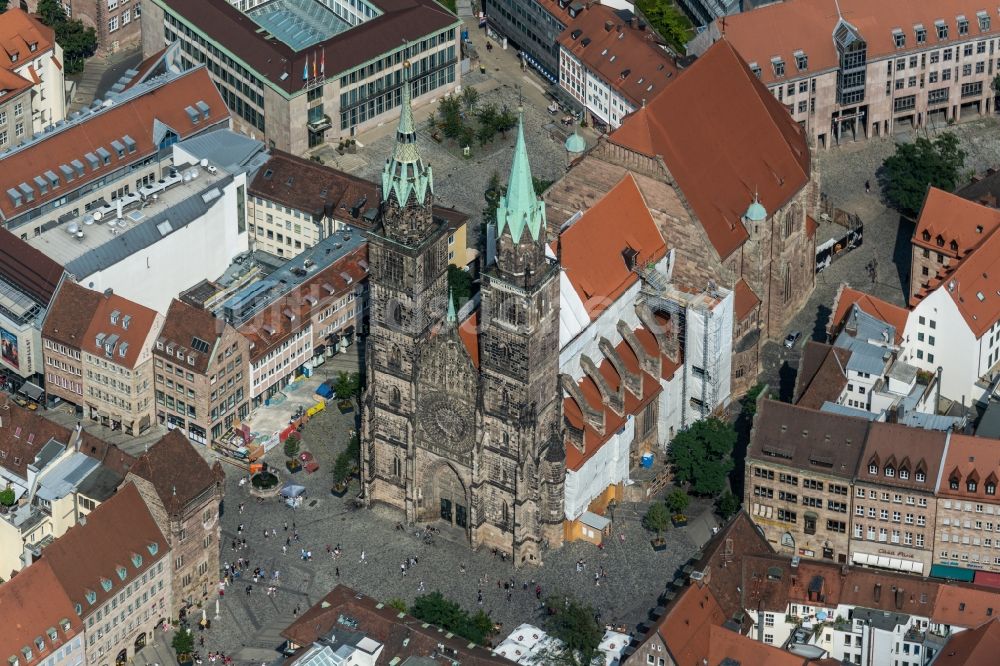 Luftbild Nürnberg - Kirchengebäude St. Lorenz - Lorenzkirche in Nürnberg im Bundesland Bayern, Deutschland