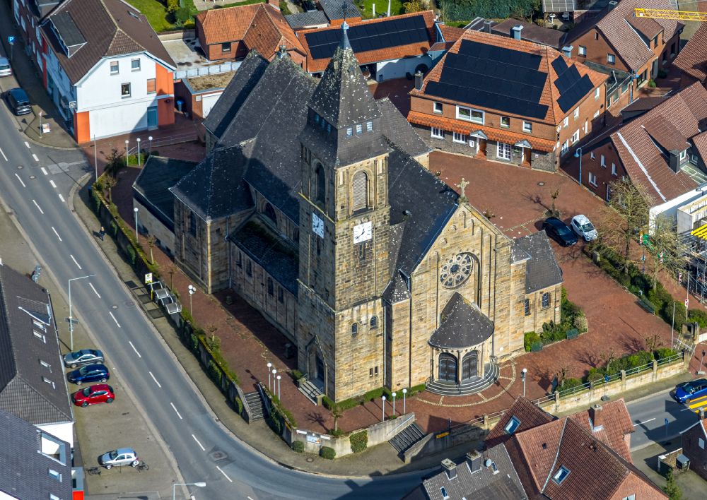 Luftaufnahme Schermbeck - Kirchengebäude St. Ludgerus in Schermbeck im Bundesland Nordrhein-Westfalen, Deutschland