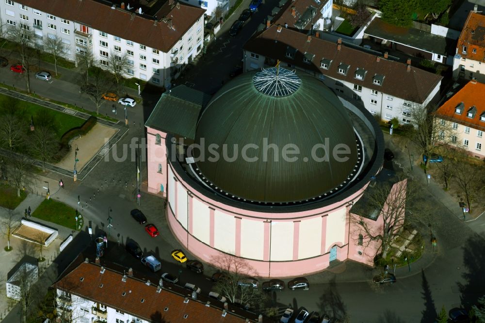 Luftbild Darmstadt - Kirchengebäude der St. Ludwig Kuppelkirche im Altstadt- Zentrum in Darmstadt im Bundesland Hessen, Deutschland