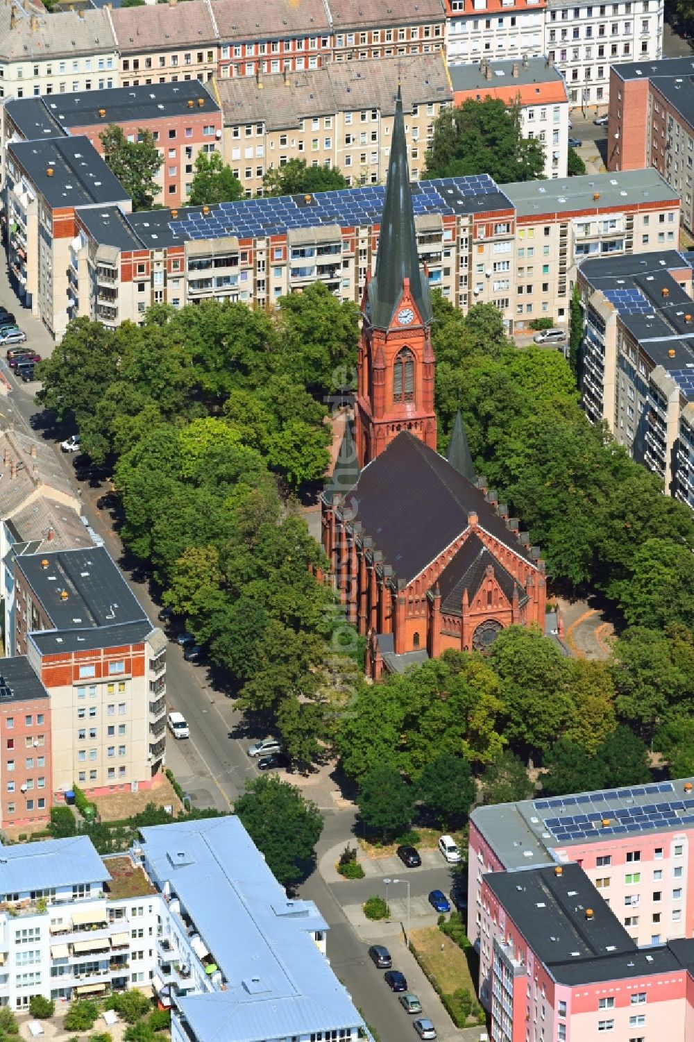 Leipzig von oben - Kirchengebäude St. Lukaskirche in Leipzig im Bundesland Sachsen, Deutschland