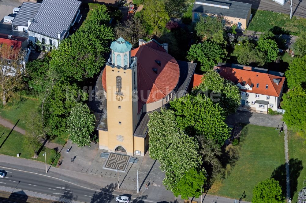 Luftaufnahme Erfurt - Kirchengebäude Lutherkirche in Erfurt im Bundesland Thüringen, Deutschland