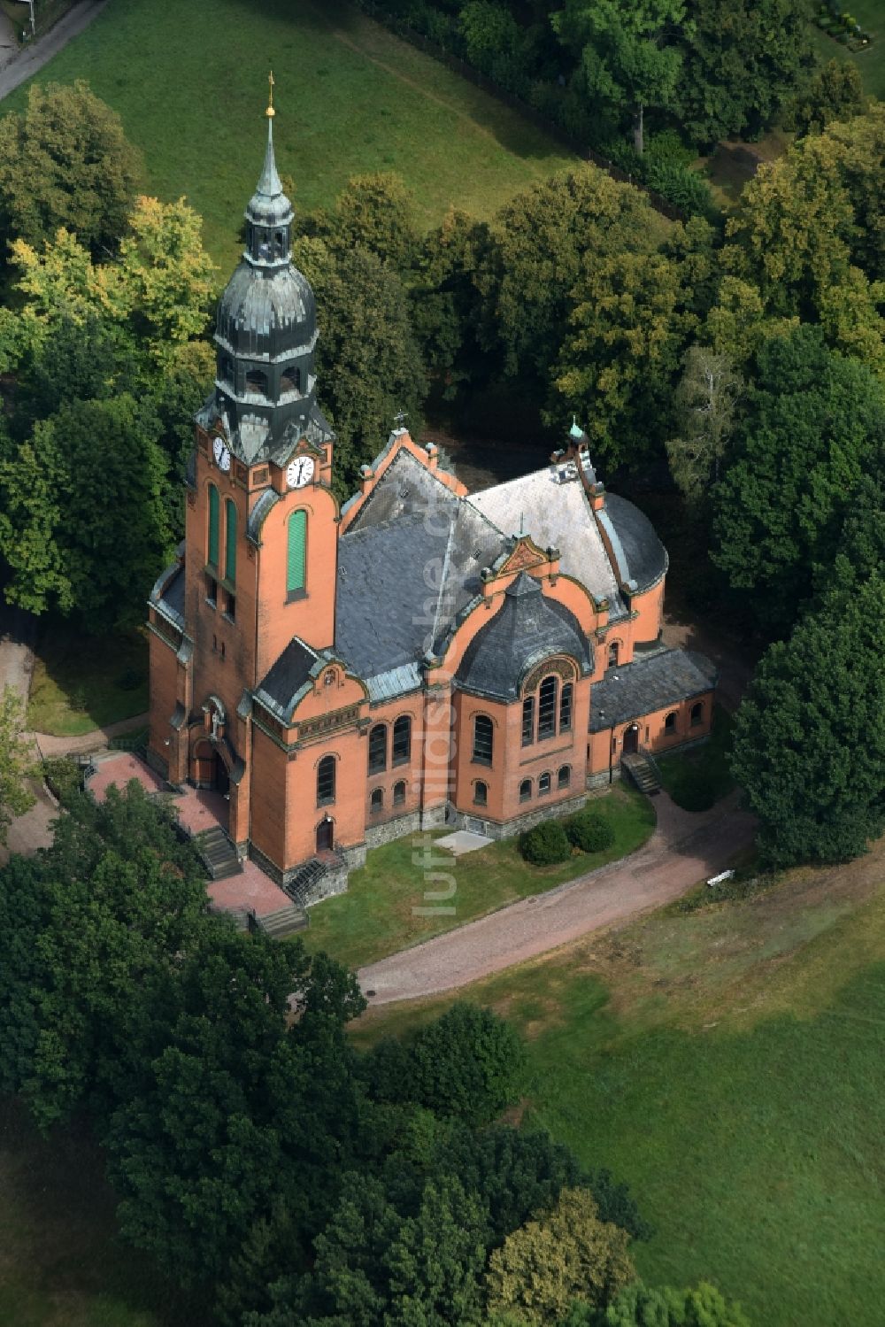 Luftaufnahme Chemnitz - Kirchengebäude der Lutherkirche Harthau an der Annaberger Straße in Chemnitz im Bundesland Sachsen