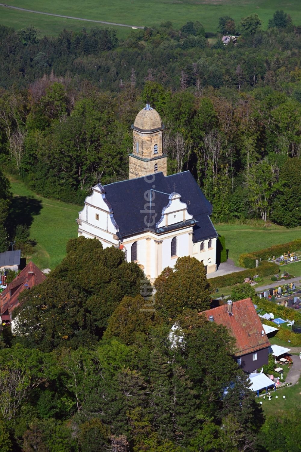 Rechberg von oben - Kirchengebäude St. Maria in Rechberg im Bundesland Baden-Württemberg, Deutschland