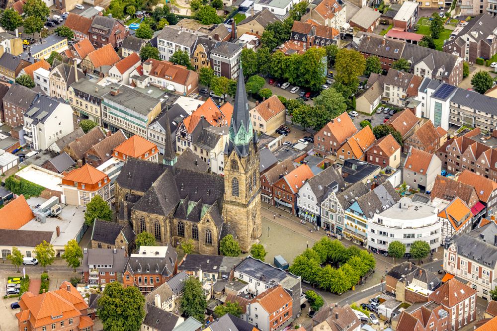 Ahlen aus der Vogelperspektive: Kirchengebäude der St. Marien in Ahlen im Bundesland Nordrhein-Westfalen, Deutschland