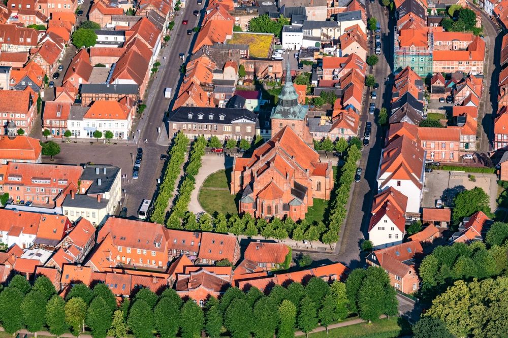 Luftaufnahme Boizenburg/Elbe - Kirchengebäude St. Marien Kirche in Boizenburg/Elbe im Bundesland Mecklenburg-Vorpommern, Deutschland