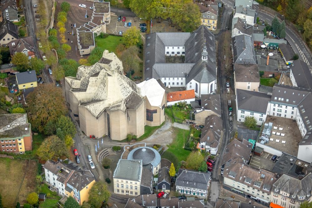 Velbert aus der Vogelperspektive: Kirchengebäude Mariendom Neviges in Velbert im Bundesland Nordrhein-Westfalen, Deutschland