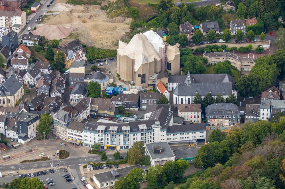Velbert von oben - Kirchengebäude Mariendom Neviges in Velbert im Bundesland Nordrhein-Westfalen, Deutschland