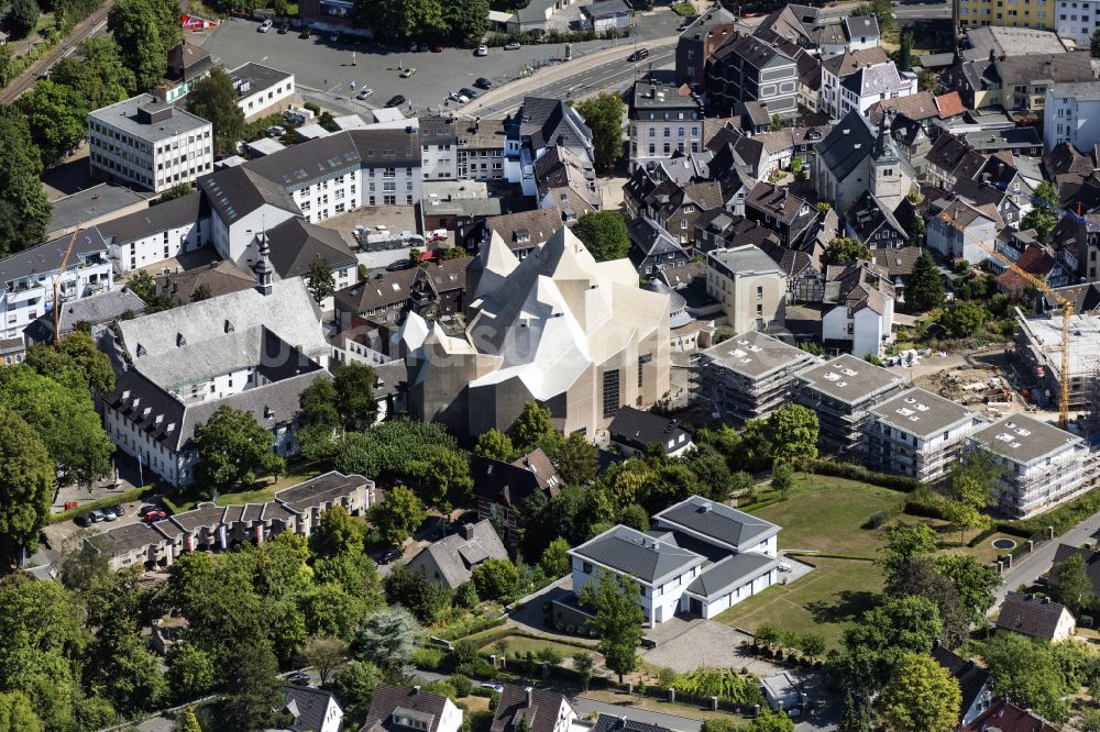 Velbert aus der Vogelperspektive: Kirchengebäude Mariendom Neviges in Velbert im Bundesland Nordrhein-Westfalen, Deutschland