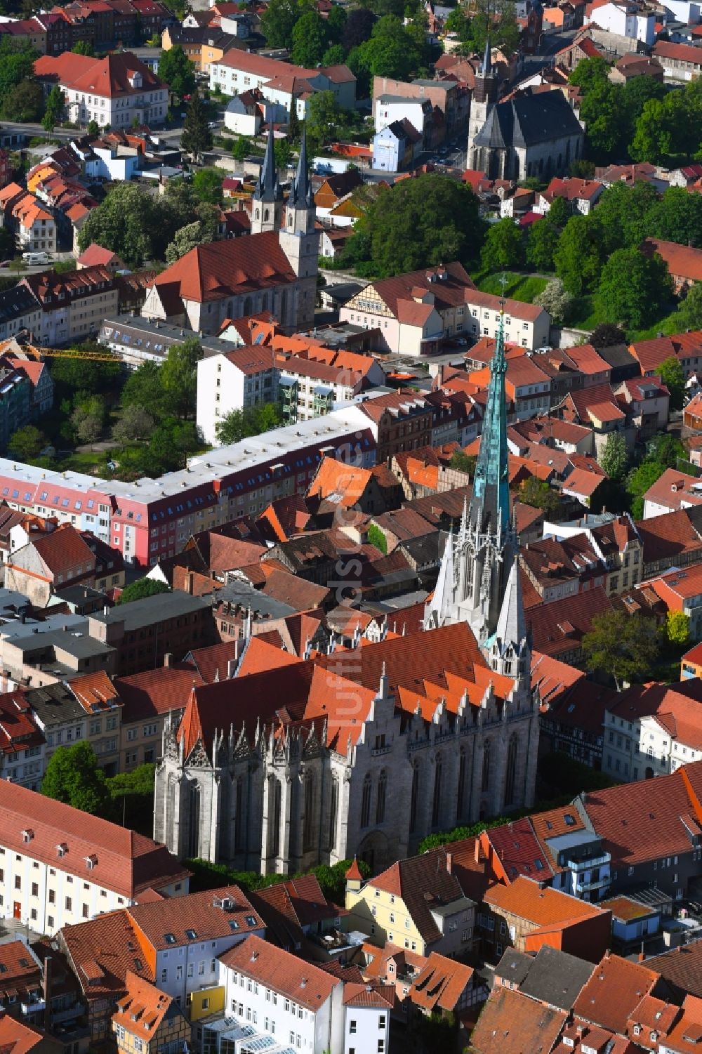 Luftbild Mühlhausen - Kirchengebäude der Marienkirche im Altstadt- Zentrum in Mühlhausen im Bundesland Thüringen, Deutschland