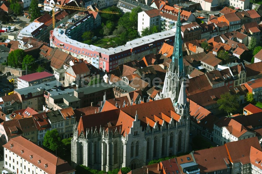 Luftbild Mühlhausen - Kirchengebäude der Marienkirche im Altstadt- Zentrum in Mühlhausen im Bundesland Thüringen, Deutschland