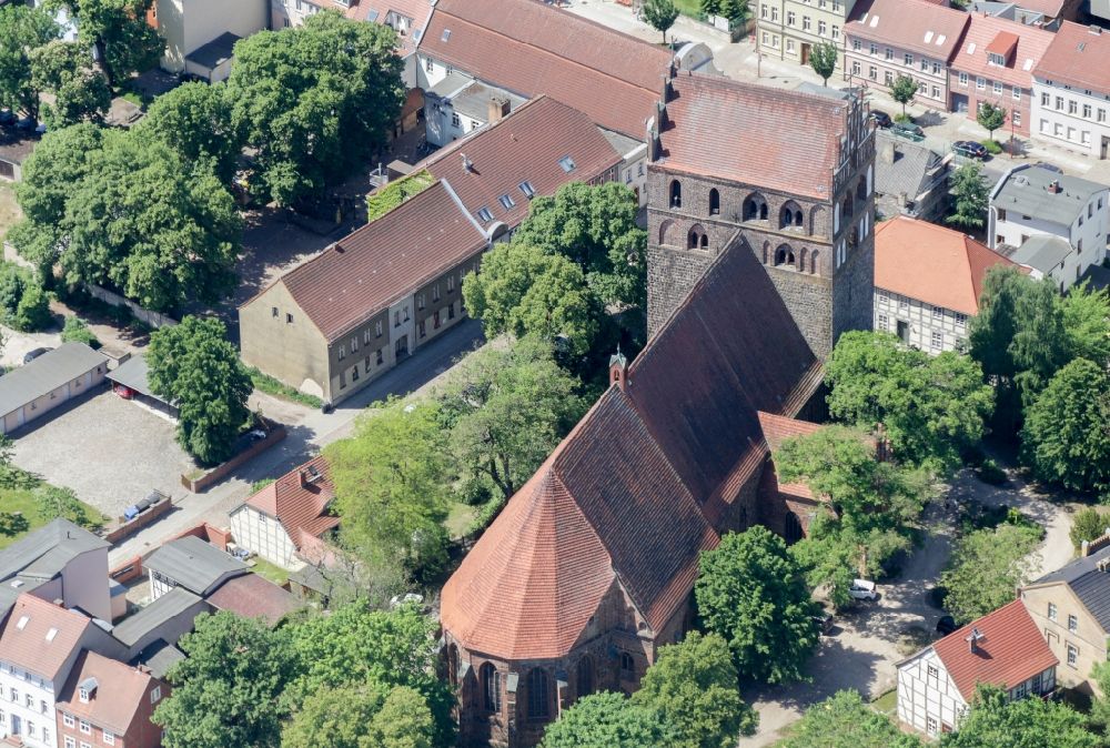Luftaufnahme Angermünde - Kirchengebäude der St. Marienkirche in Angermünde im Bundesland Brandenburg, Deutschland