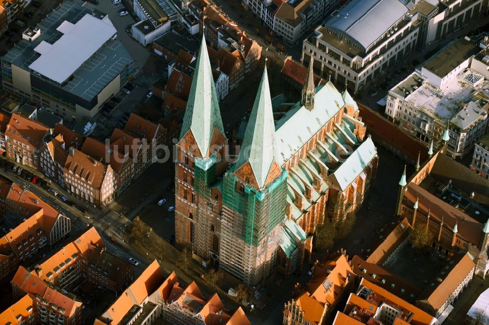 Luftbild Lübeck - Kirchengebäude der Marienkirche in Lübeck im Bundesland Schleswig-Holstein, Deutschland