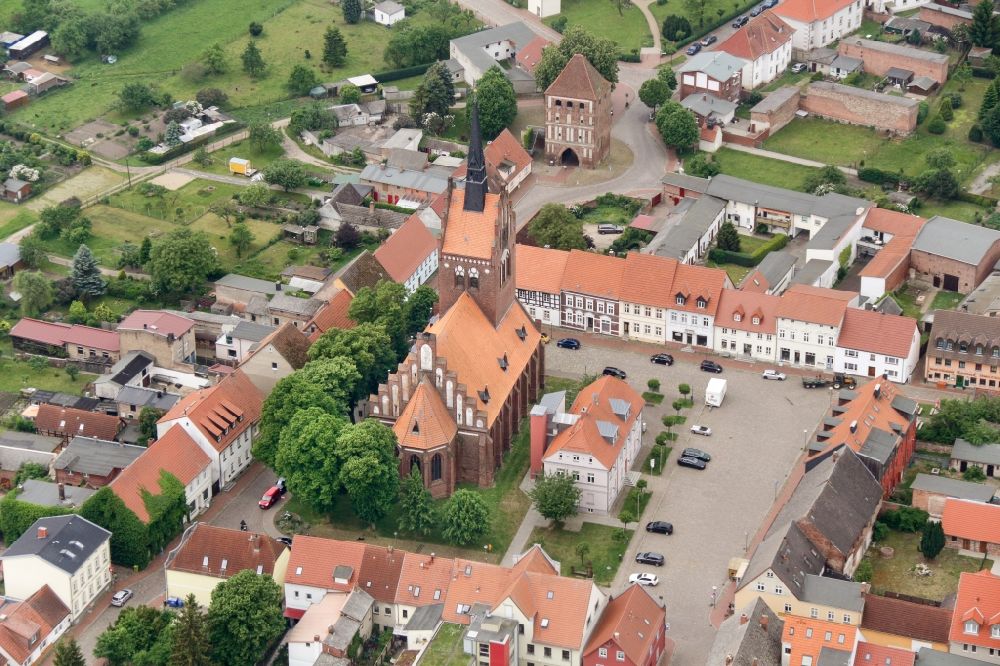 Luftbild Usedom - Kirchengebäude der Marienkirche in Usedom im Bundesland Mecklenburg-Vorpommern, Deutschland