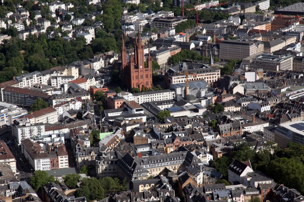 Wiesbaden aus der Vogelperspektive: Kirchengebäude der Marktkirche in der Altstadt in Wiesbaden im Bundesland Hessen, Deutschland