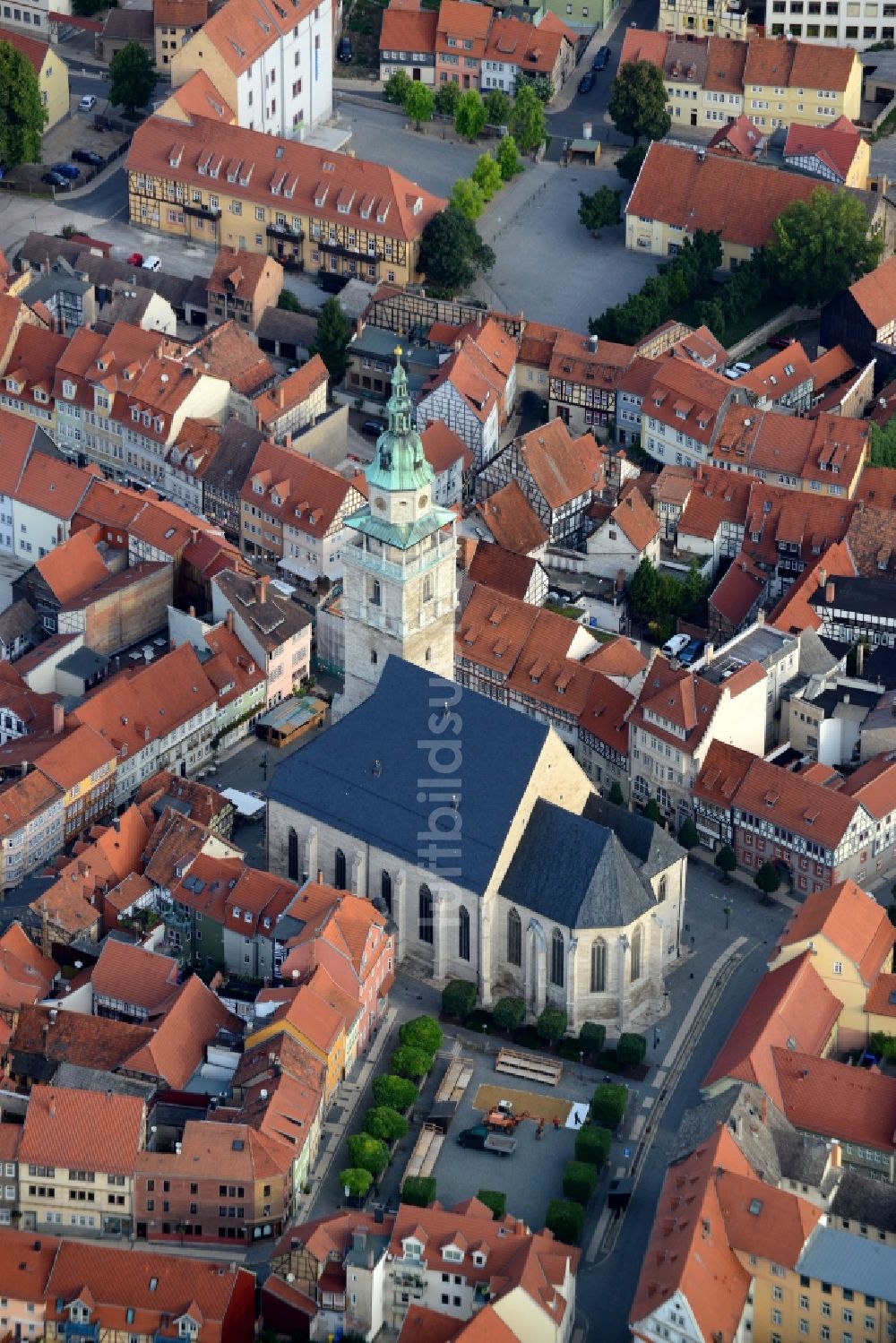 Luftaufnahme Bad Langensalza - Kirchengebäude Marktkirche im Altstadt- Zentrum in Bad Langensalza im Bundesland Thüringen