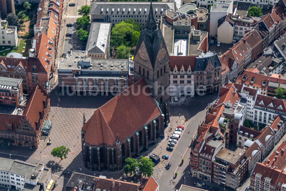 Hannover aus der Vogelperspektive: Kirchengebäude der Marktkirche am Hanns-Lilje-Platz in Hannover im Bundesland Niedersachsen