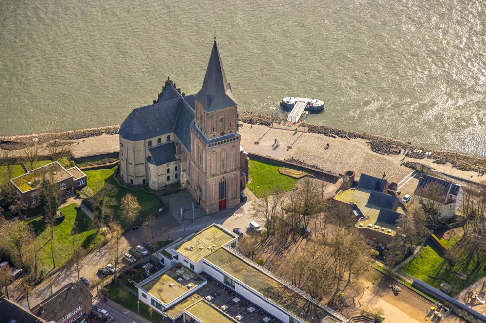 Luftaufnahme Emmerich am Rhein - Kirchengebäude St. Martini in Emmerich am Rhein im Bundesland Nordrhein-Westfalen, Deutschland