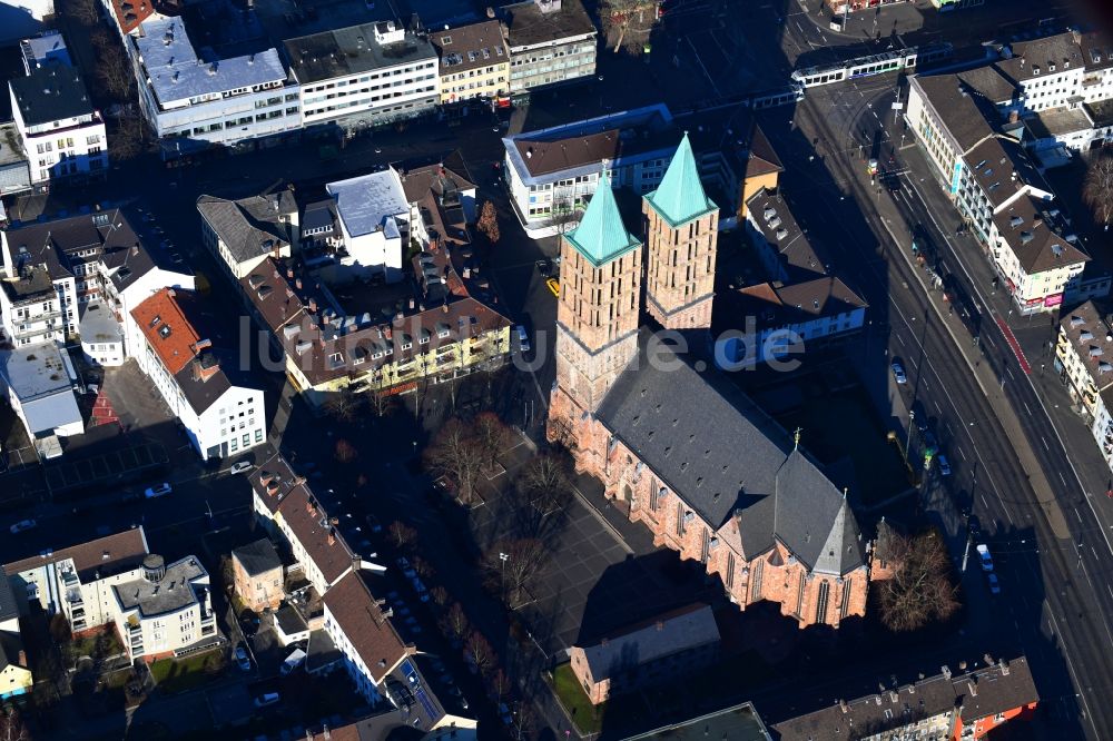 Kassel von oben - Kirchengebäude Martinskirche am Martinsplatz in Kassel im Bundesland Hessen, Deutschland