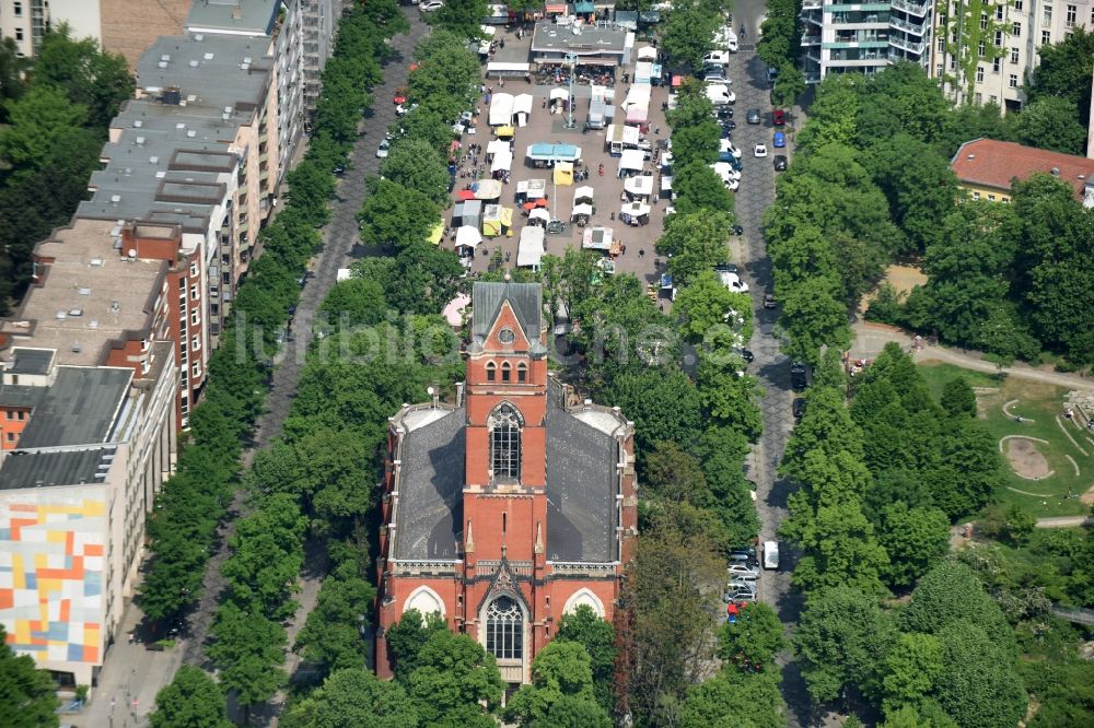 Luftaufnahme Berlin - Kirchengebäude St. Matthias am Winterfeldtplatz in Berlin