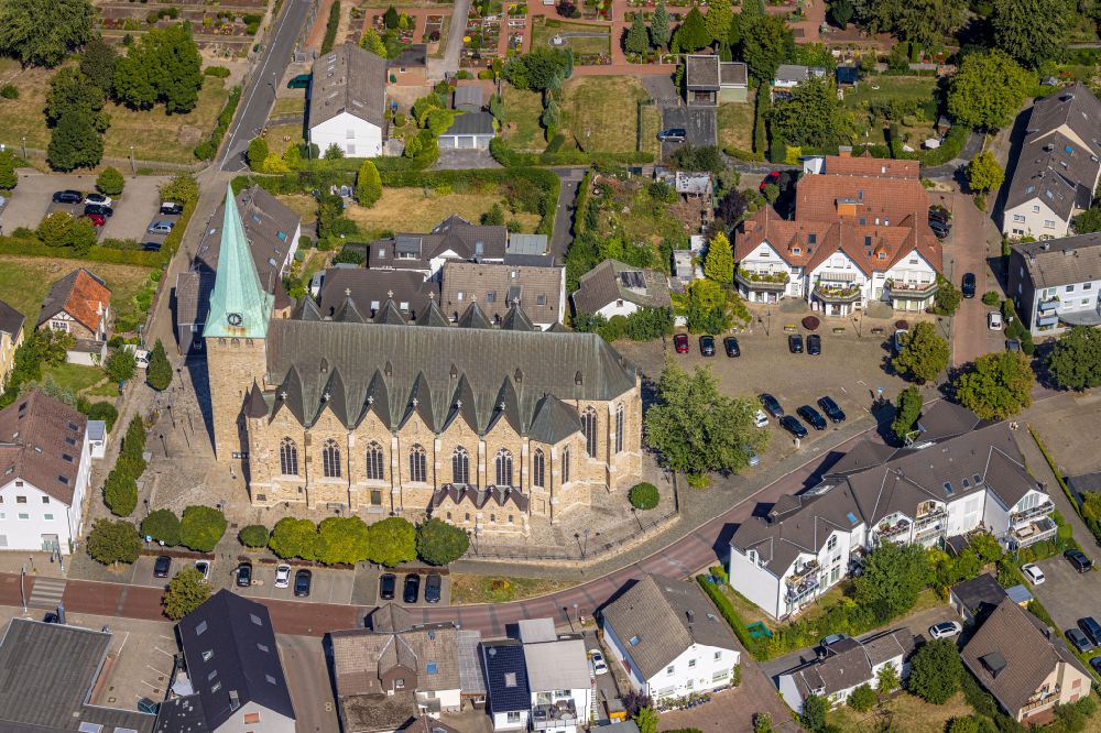 Luftbild Hattingen - Kirchengebäude der St. Mauritius Kirche in Hattingen im Bundesland Nordrhein-Westfalen, Deutschland
