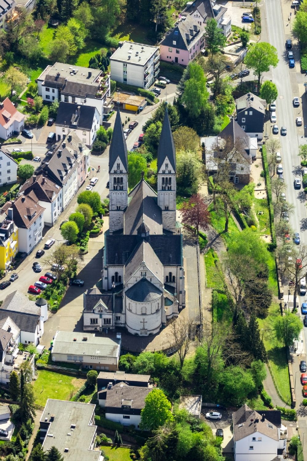 Luftaufnahme Siegen - Kirchengebäude St. Michael an der Kampenstraße in Siegen im Bundesland Nordrhein-Westfalen, Deutschland