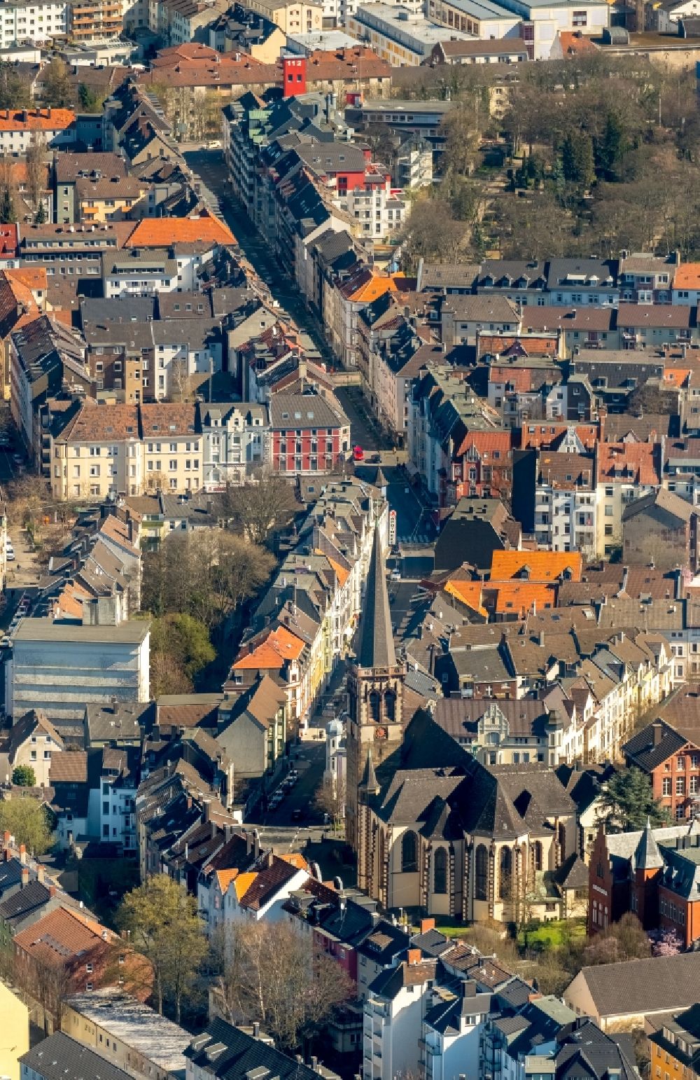 Luftaufnahme Hagen - Kirchengebäude der St.-Michael-Kirche entlang der Pelmkestraße in Hagen im Bundesland Nordrhein-Westfalen, Deutschland