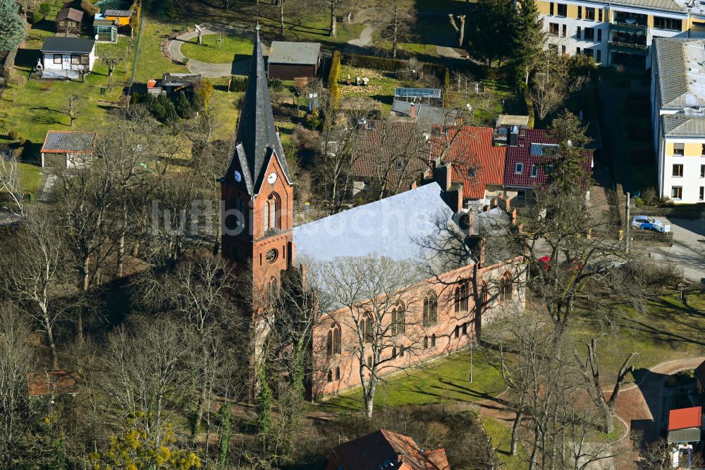 Werneuchen aus der Vogelperspektive: Kirchengebäude St. Michael in Werneuchen im Bundesland Brandenburg, Deutschland
