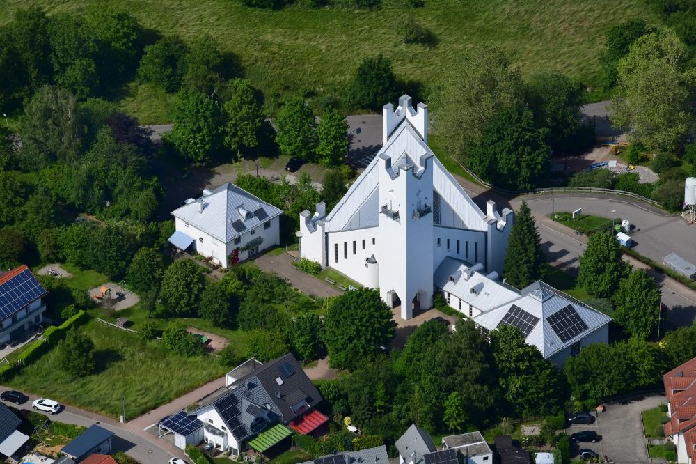 Luftaufnahme Rheinfelden (Baden) - Kirchengebäude der St. Michaelskirche im Ortsteil Karsau von Rheinfelden im Bundesland Baden-Württemberg, Deutschland