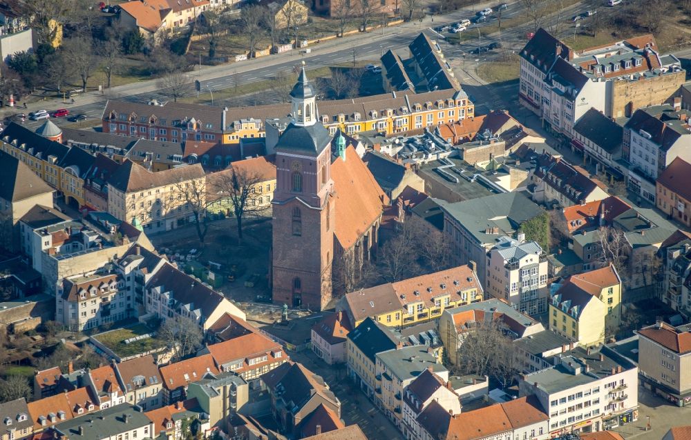 Luftaufnahme Berlin - Kirchengebäude St. Nicolai in der Altstadt Spandau in Berlin, Deutschland