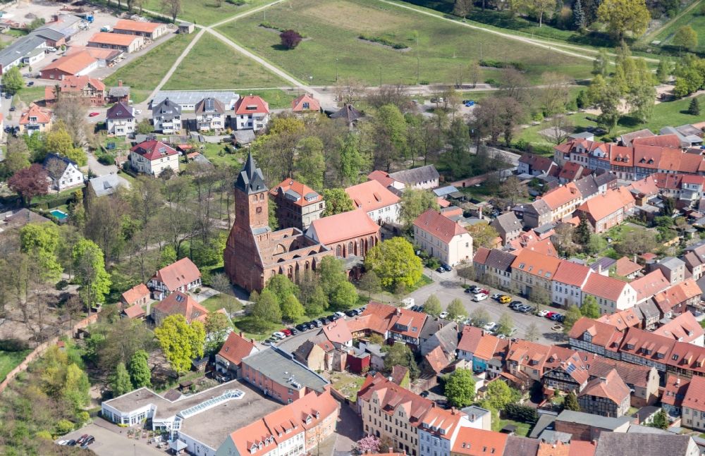 Luftbild Gardelegen - Kirchengebäude der Nicolaikirche in Gardelegen im Bundesland Sachsen-Anhalt