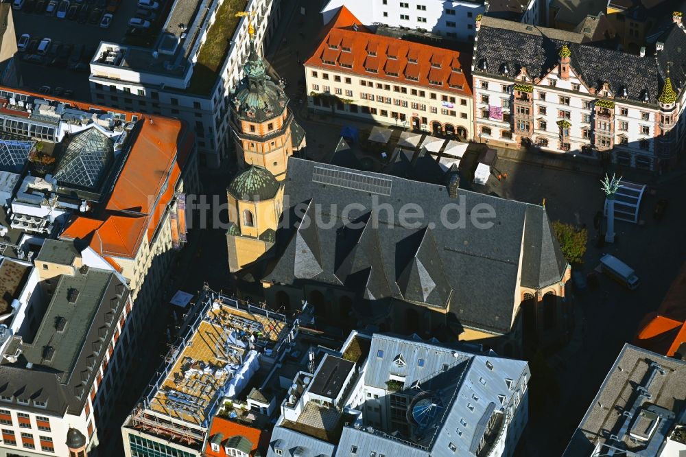 Leipzig aus der Vogelperspektive: Kirchengebäude Nikolaikirche am Nikolaikirchhof im Altstadt- Zentrum in Leipzig im Bundesland Sachsen