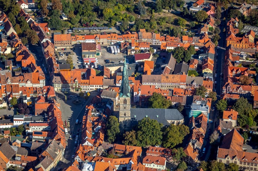 Luftbild Quedlinburg - Kirchengebäude der St. Nikolaikirche in Quedlinburg im Bundesland Sachsen-Anhalt, Deutschland