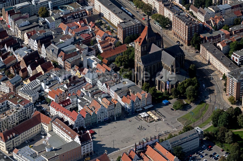 Luftbild Rostock - Kirchengebäude der Nikolaikirche in Rostock im Bundesland Mecklenburg-Vorpommern, Deutschland