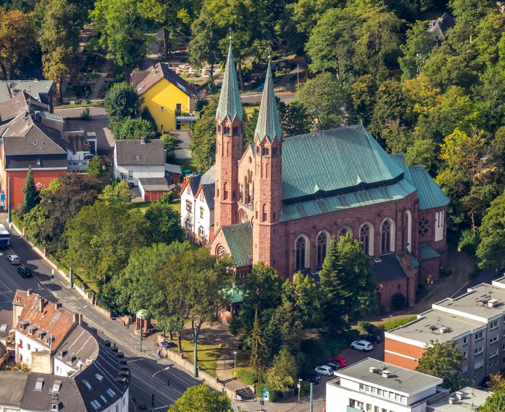 Luftaufnahme Essen - Kirchengebäude St. Nikolaus im Ortsteil Stoppenberg in Essen im Bundesland Nordrhein-Westfalen, Deutschland