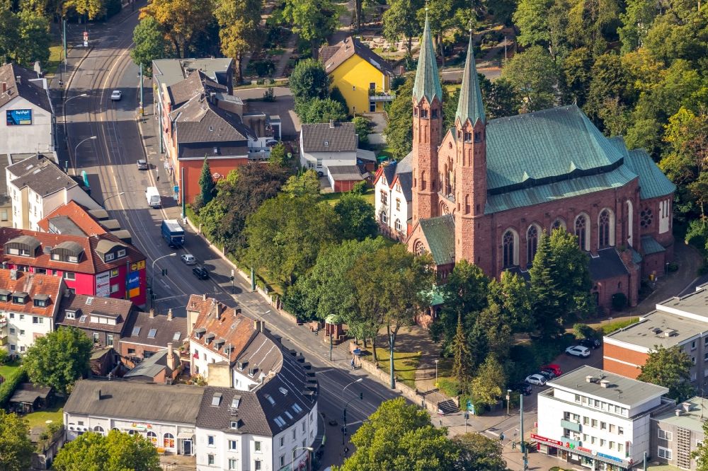 Essen von oben - Kirchengebäude St. Nikolaus im Ortsteil Stoppenberg in Essen im Bundesland Nordrhein-Westfalen, Deutschland