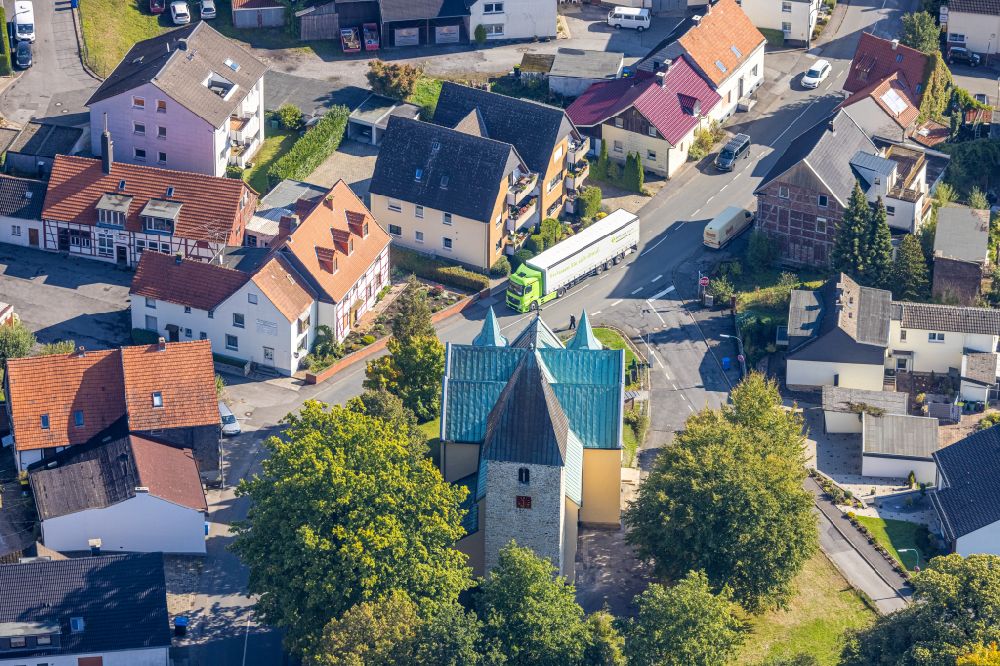 Luftaufnahme Opherdicke - Kirchengebäude in Opherdicke im Bundesland Nordrhein-Westfalen, Deutschland