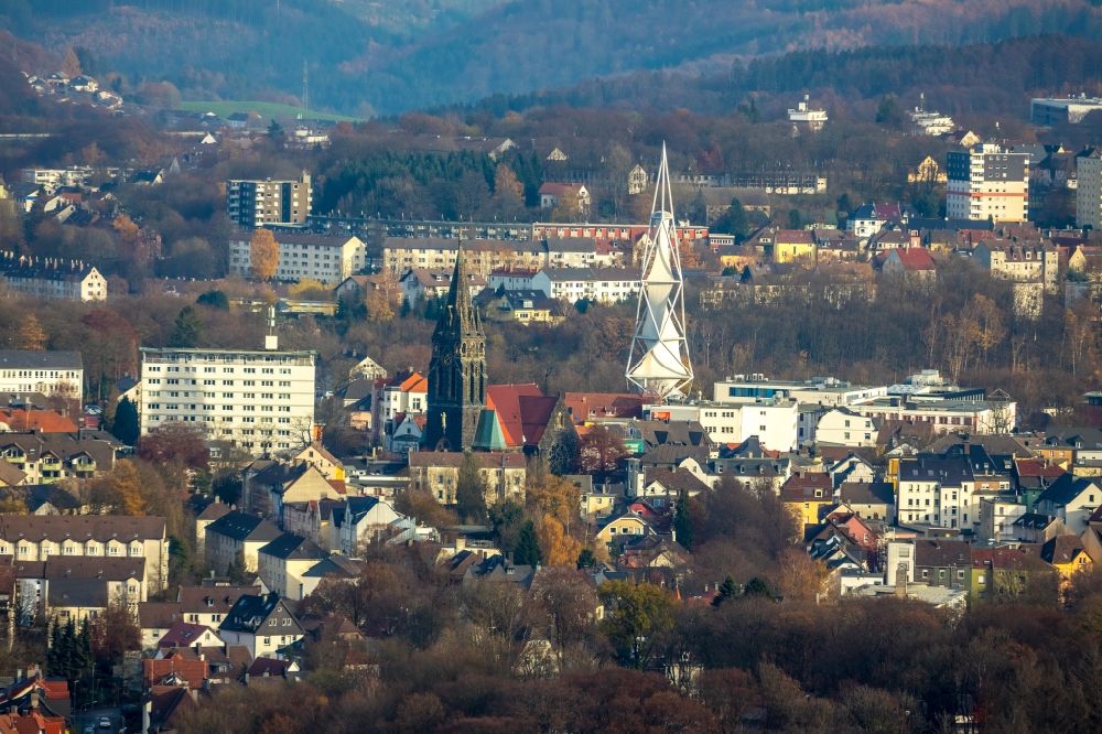 Luftaufnahme Lüdenscheid - Kirchengebäude in der Ortsmitte in Lüdenscheid im Bundesland Nordrhein-Westfalen, Deutschland