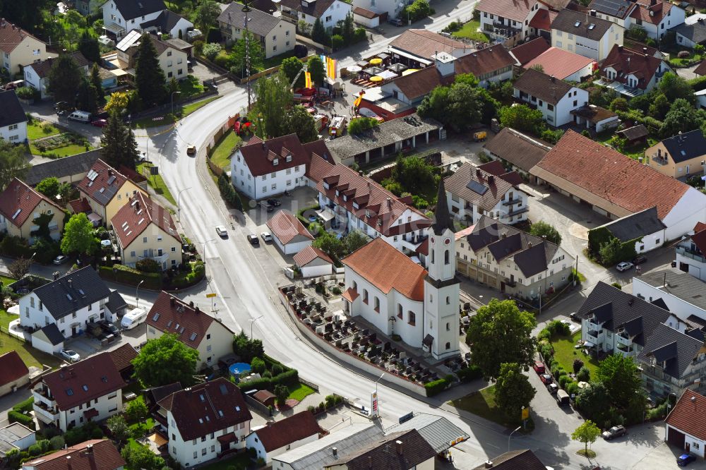 Mammendorf von oben - Kirchengebäude in der Ortsmitte in Mammendorf im Bundesland Bayern, Deutschland