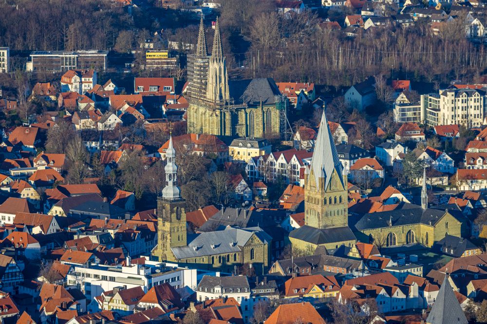 Luftbild Soest - Kirchengebäude St. Patrokli-Dom und St. Petri in Soest im Bundesland Nordrhein-Westfalen, Deutschland