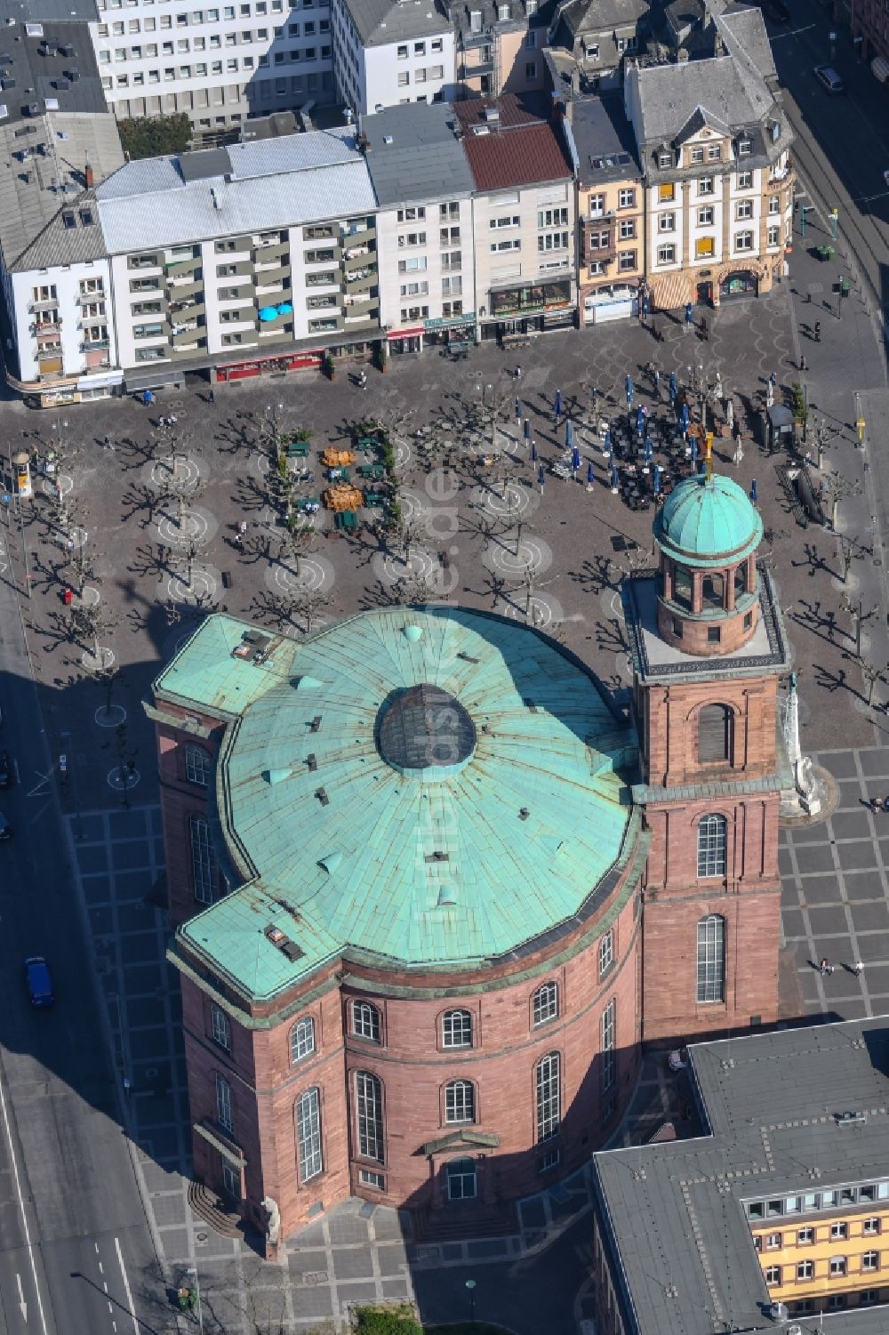 Frankfurt am Main aus der Vogelperspektive: Kirchengebäude der Paulskirche im Altstadt- Zentrum in Frankfurt am Main im Bundesland Hessen
