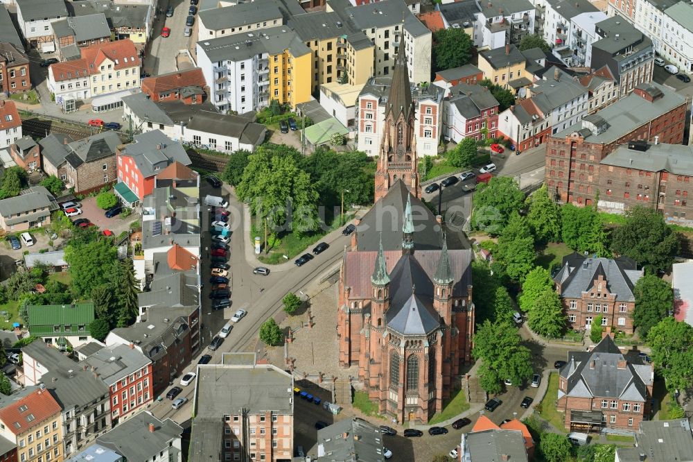 Luftbild Schwerin - Kirchengebäude der Paulskirche in Schwerin im Bundesland Mecklenburg-Vorpommern, Deutschland