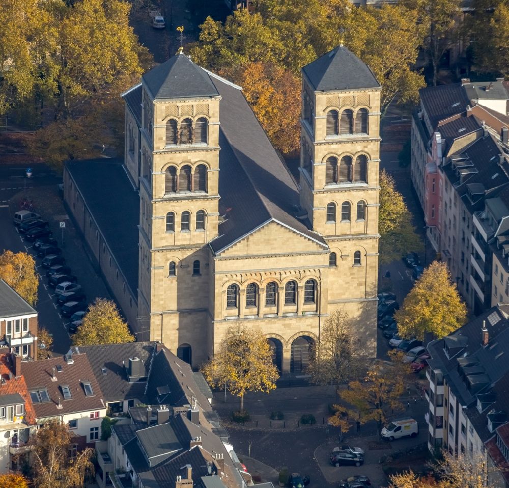 Düsseldorf aus der Vogelperspektive: Kirchengebäude der St. Paulus am Kirche Paulusplatz in Düsseldorf im Bundesland Nordrhein-Westfalen, Deutschland